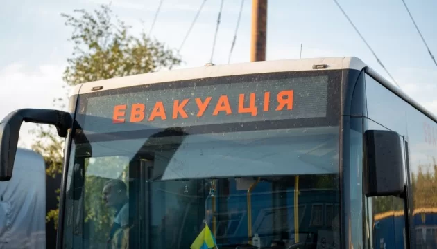 Транзитний пункт у Лозовій на Харківщині приймає понад 200 евакуйованих за добу