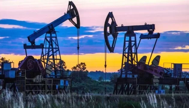 Нафта дешевшає третій день поспіль - ринок сподівається на врегулювання поставок із Саудівської Аравії