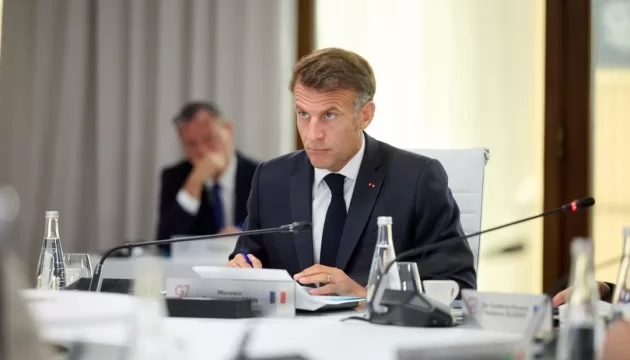 Макрон припускає, що російські дрони можуть атакувати об'єкти у Франції