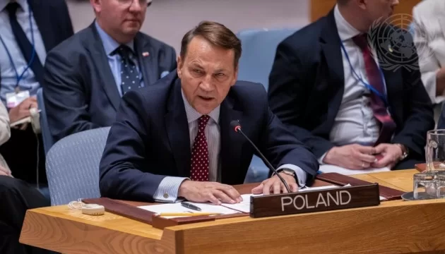 Путін не досяг нічого після чотирьох років «безглуздої колоніальної війни» - Сікорський
