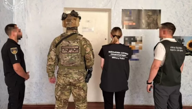 У різних регіонах України вісьмох посадовців ТЦК підозрюють у штучному завищенні показників мобілізації