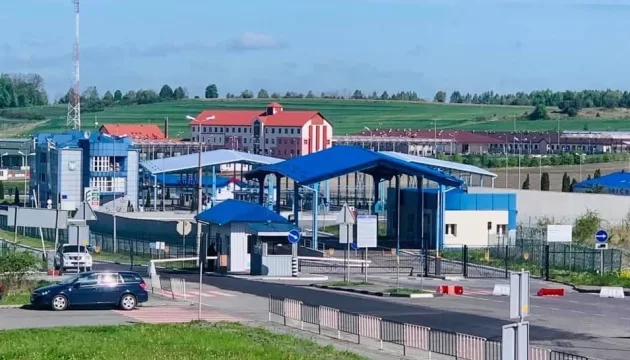 Атака дронів: Польща вночі евакуювала понад 600 людей з двох ПП на кордоні з Україною